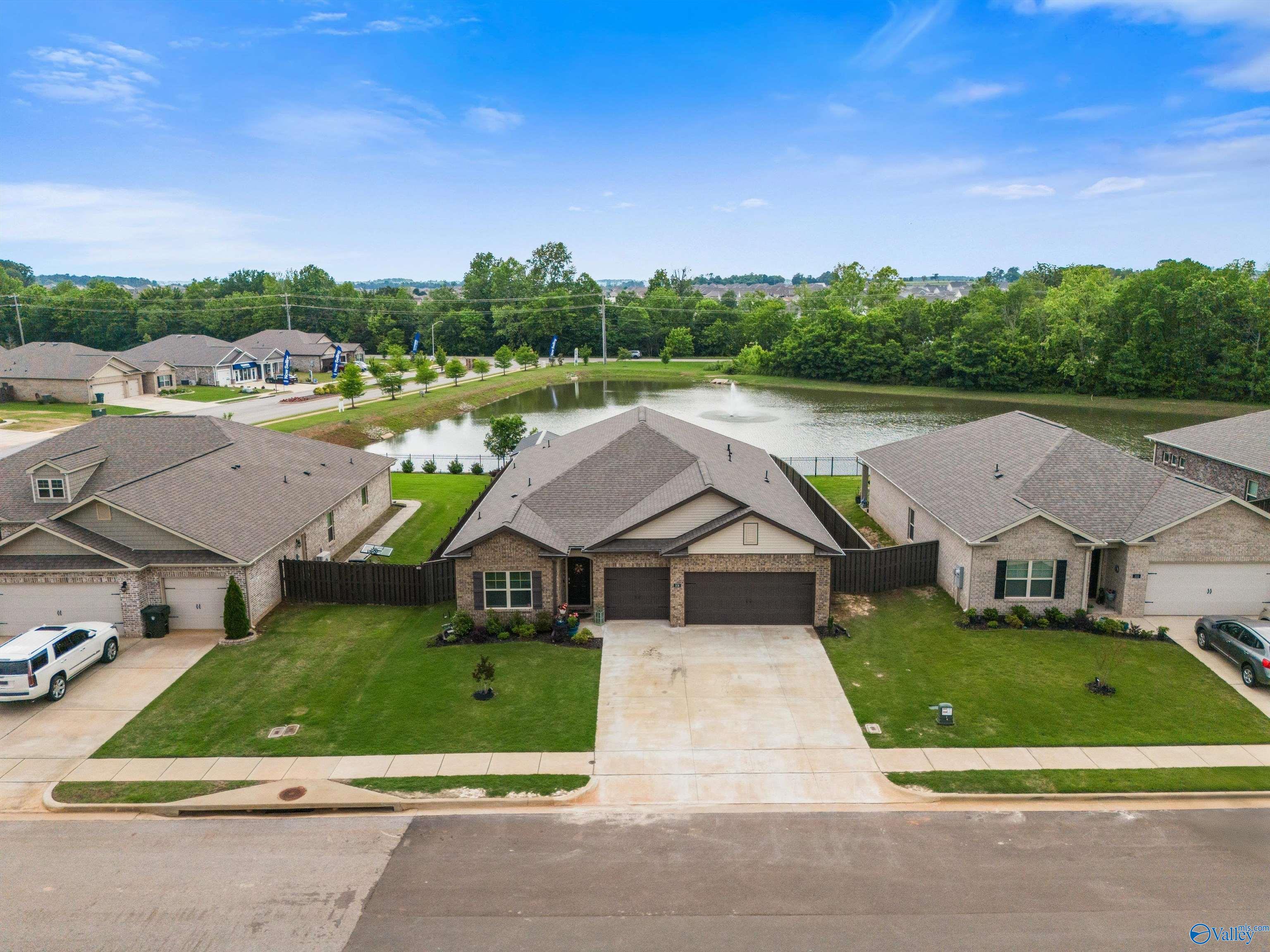 308 Sandy Oak Drive, Harvest, Alabama image 1