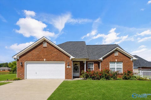 Homes For Sale - 229 Chestnut Oak Circle<br/> Owens Cross Roads, AL 35763