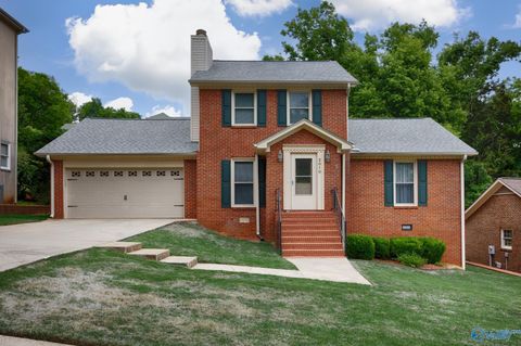 Photo of 2010 Brandy Circle NE, Huntsville, AL 35811 (MLS # 21917315)