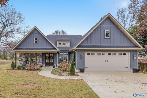 Photo of 138 Deer Run Circle, Rogersville, AL 35652 (MLS # 21905382)