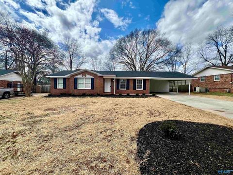 Photo of 417 Hillmont Drive, Huntsville, AL 35805 (MLS # 21911613)