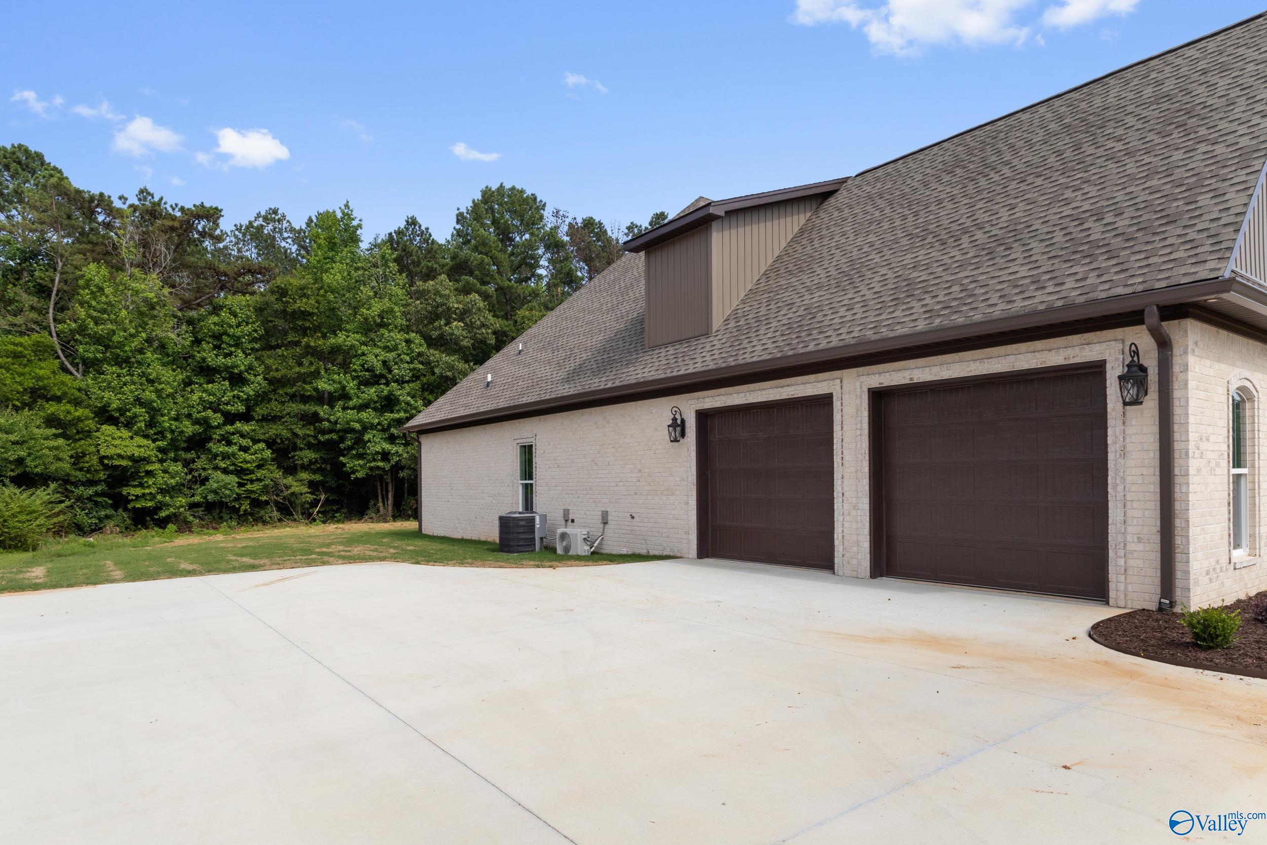 390 Deer Creek Drive, Killen, Alabama image 4