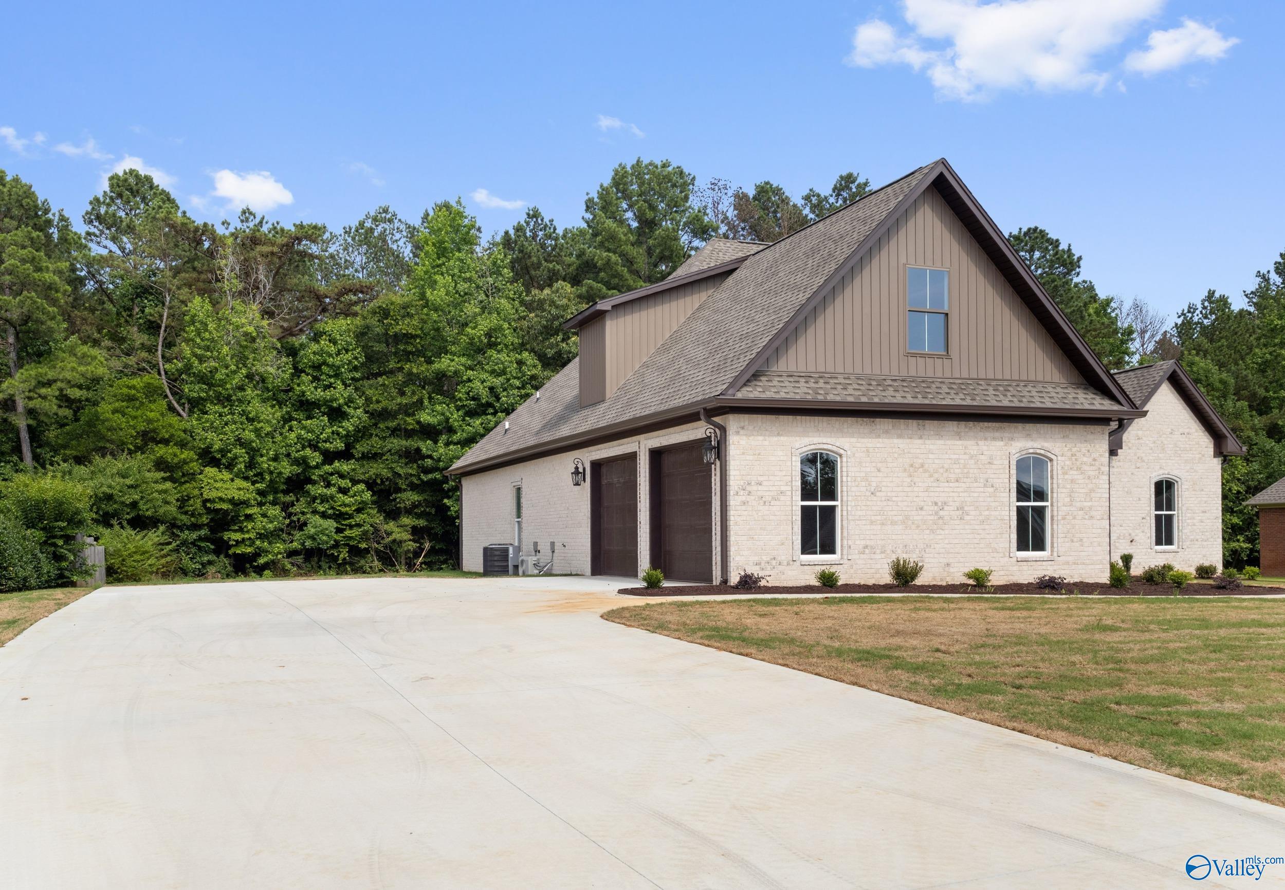 390 Deer Creek Drive, Killen, Alabama image 2