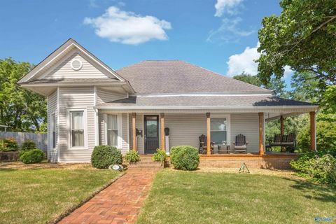 Homes For Sale - 421 Main Street<br/> Moulton, AL 35650