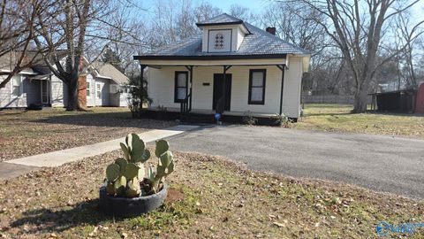 Homes For Sale - 713 W Washington Street<br/> Athens, AL 35611