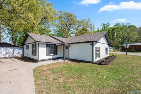 Homes For Sale - 408 Manley Road<br/> Hazel Green, AL 35750