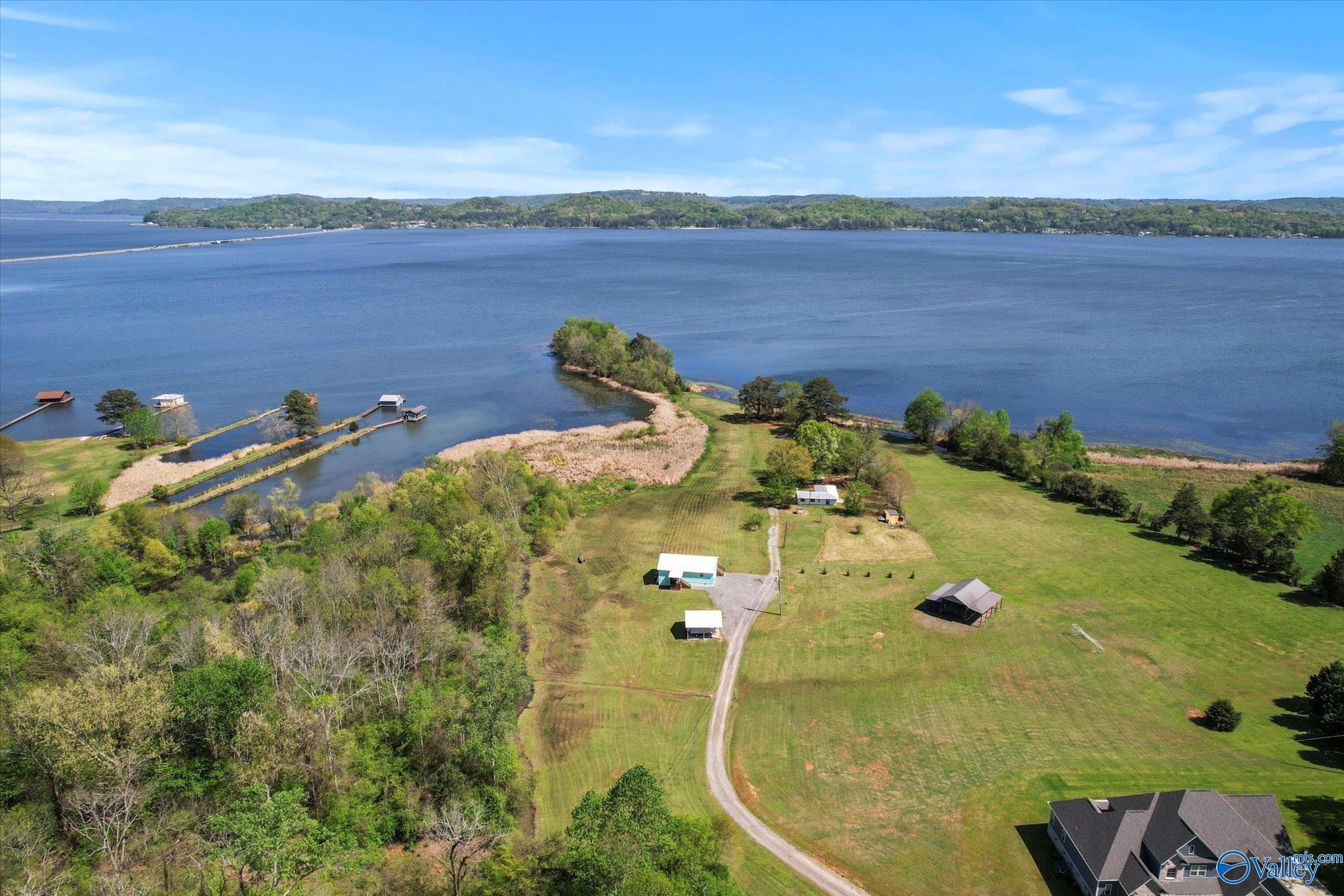241 Bennett Private Drive, Guntersville, Alabama image 1
