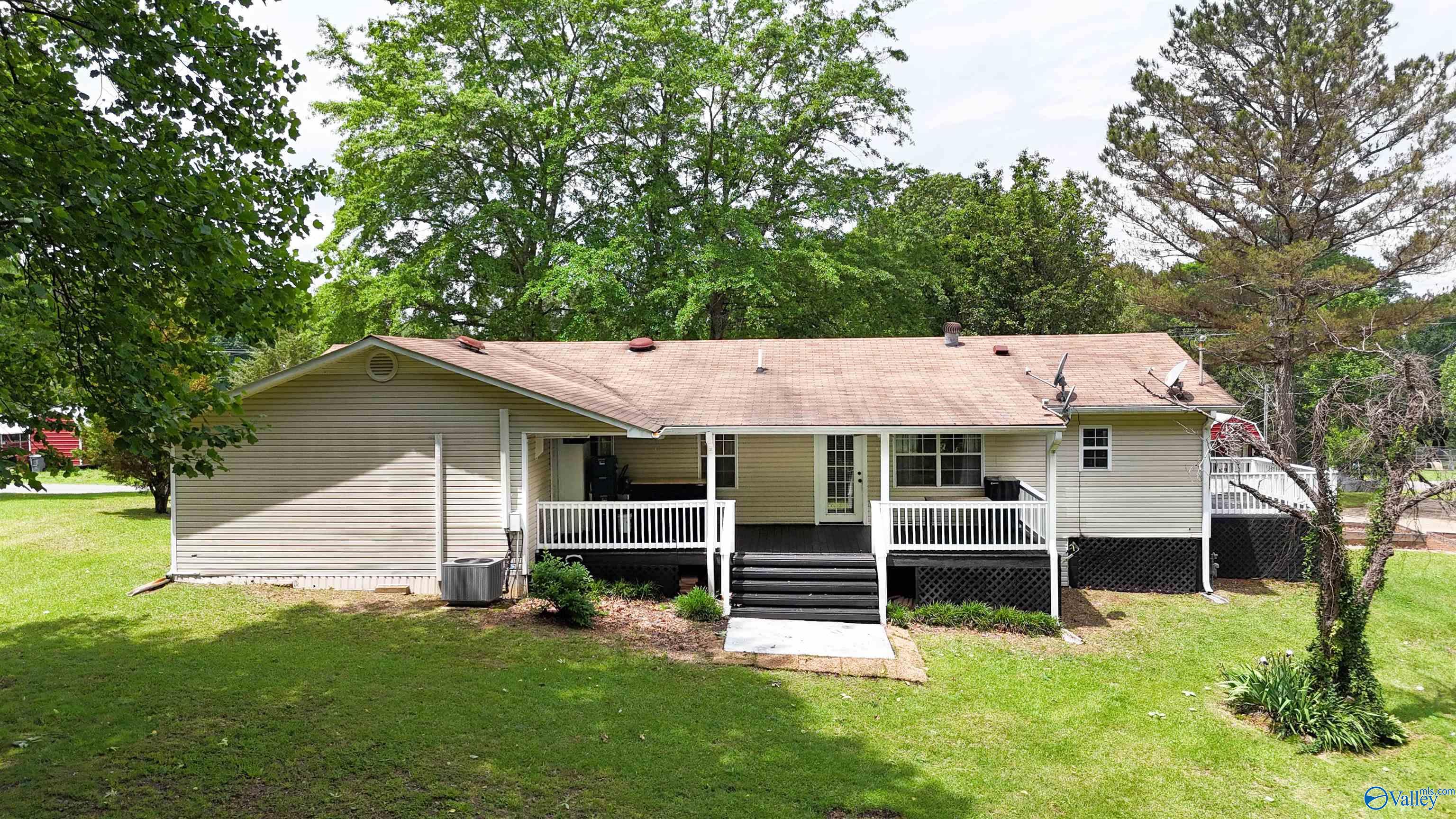 610 Grover Davis Road, Hamilton, Alabama image 3