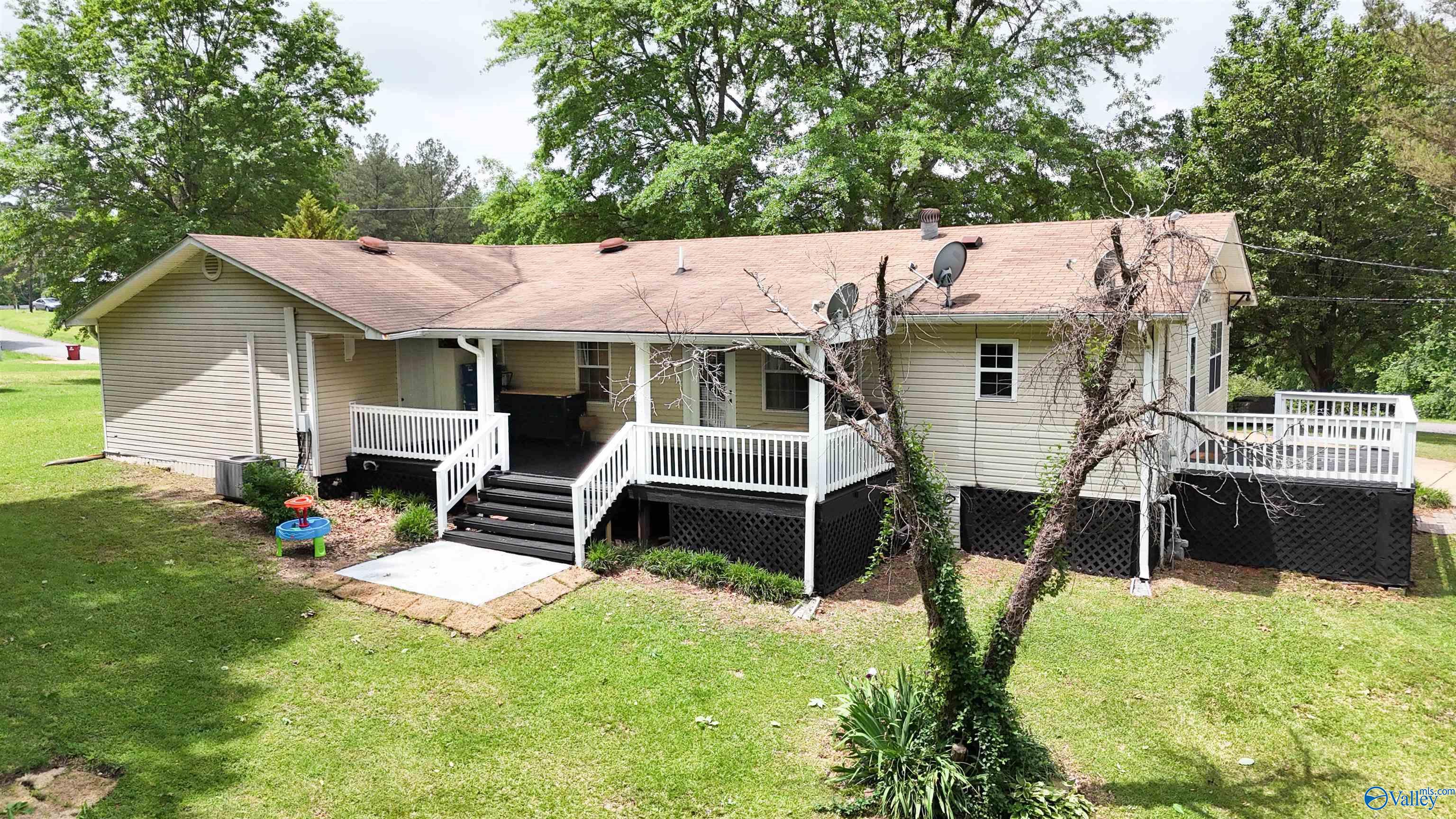 610 Grover Davis Road, Hamilton, Alabama image 2