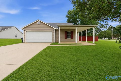 Homes For Sale - 100 Green Lea Lane<br/> New Market, AL 35761