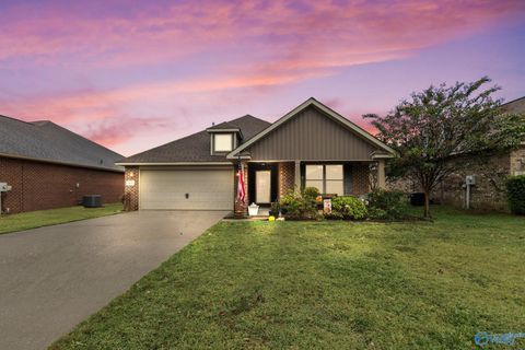 Photo of 83 Olde Dogwood Trail, Decatur, AL 35603 (MLS # 21902080) Photo of 83 Olde Dogwood Trail, Decatur, AL 35603 (MLS # 21902080)