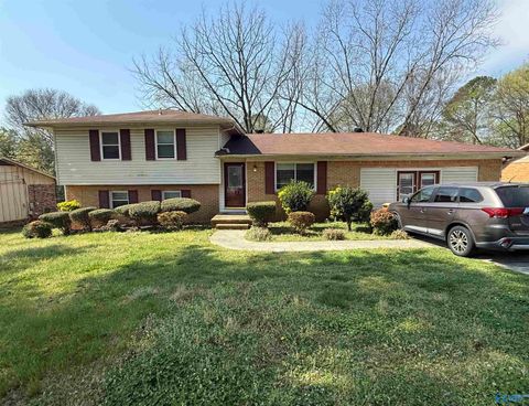 Homes For Sale - 2615 Skyline Drive<br/> Huntsville, AL 35810