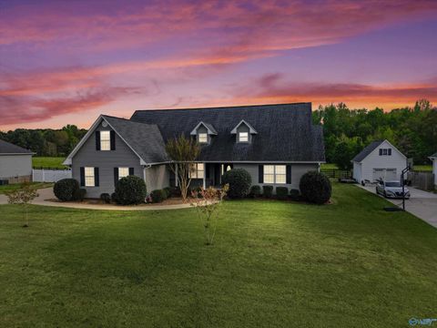 Homes For Sale - 101 Berkshire Lane<br/> Albertville, AL 35950
