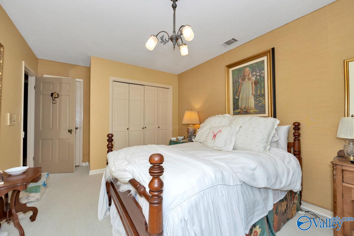 Huntsville, Alabama 35801, United States, 5 Bedrooms Bedrooms, ,4 BathroomsBathrooms,Residential,Active,207706