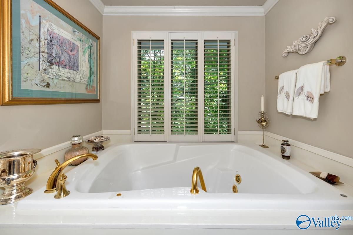 Huntsville, Alabama 35801, United States, 5 Bedrooms Bedrooms, ,4 BathroomsBathrooms,Residential,Active,207706