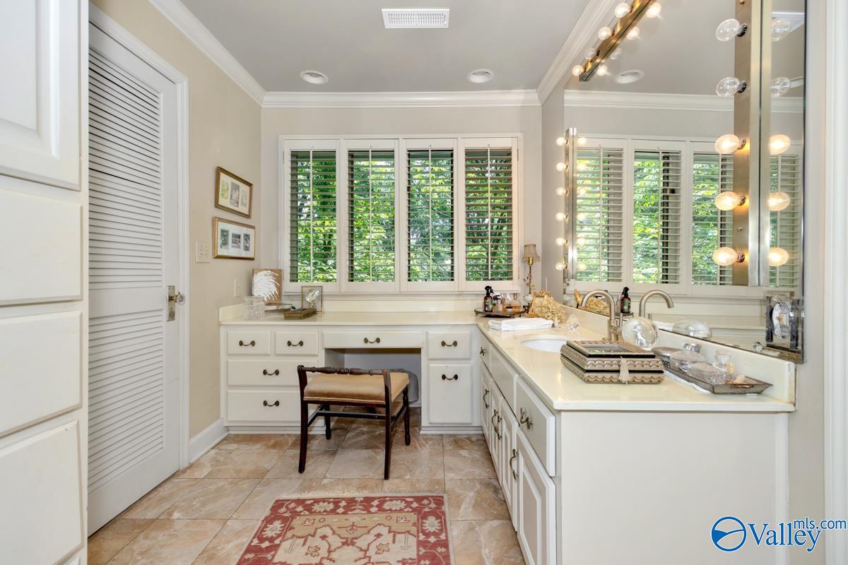 Huntsville, Alabama 35801, United States, 5 Bedrooms Bedrooms, ,4 BathroomsBathrooms,Residential,Active,207706