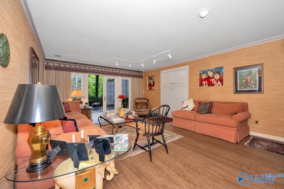 Huntsville, Alabama 35801, United States, 5 Bedrooms Bedrooms, ,4 BathroomsBathrooms,Residential,Active,207706