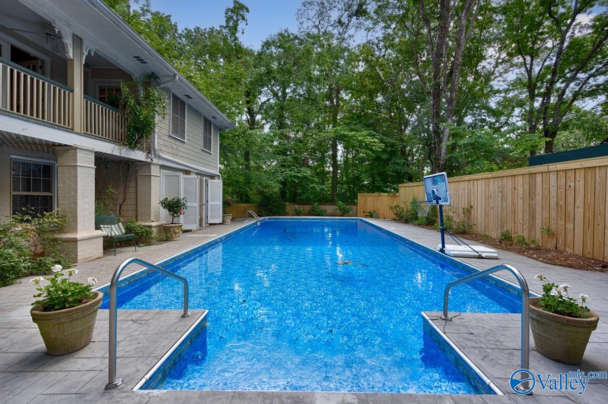 Huntsville, Alabama 35801, United States, 5 Bedrooms Bedrooms, ,4 BathroomsBathrooms,Residential,Active,207706