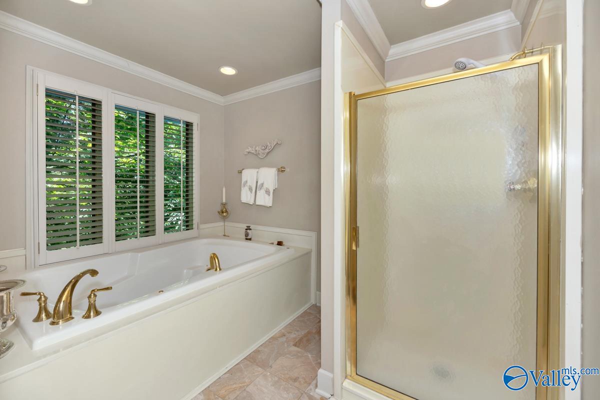 Huntsville, Alabama 35801, United States, 5 Bedrooms Bedrooms, ,4 BathroomsBathrooms,Residential,Active,207706