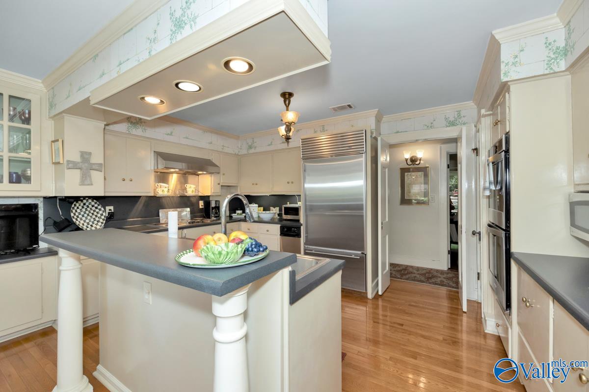 Huntsville, Alabama 35801, United States, 5 Bedrooms Bedrooms, ,4 BathroomsBathrooms,Residential,Active,207706