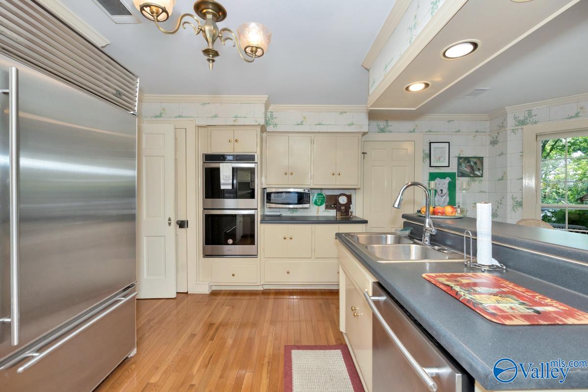 Huntsville, Alabama 35801, United States, 5 Bedrooms Bedrooms, ,4 BathroomsBathrooms,Residential,Active,207706