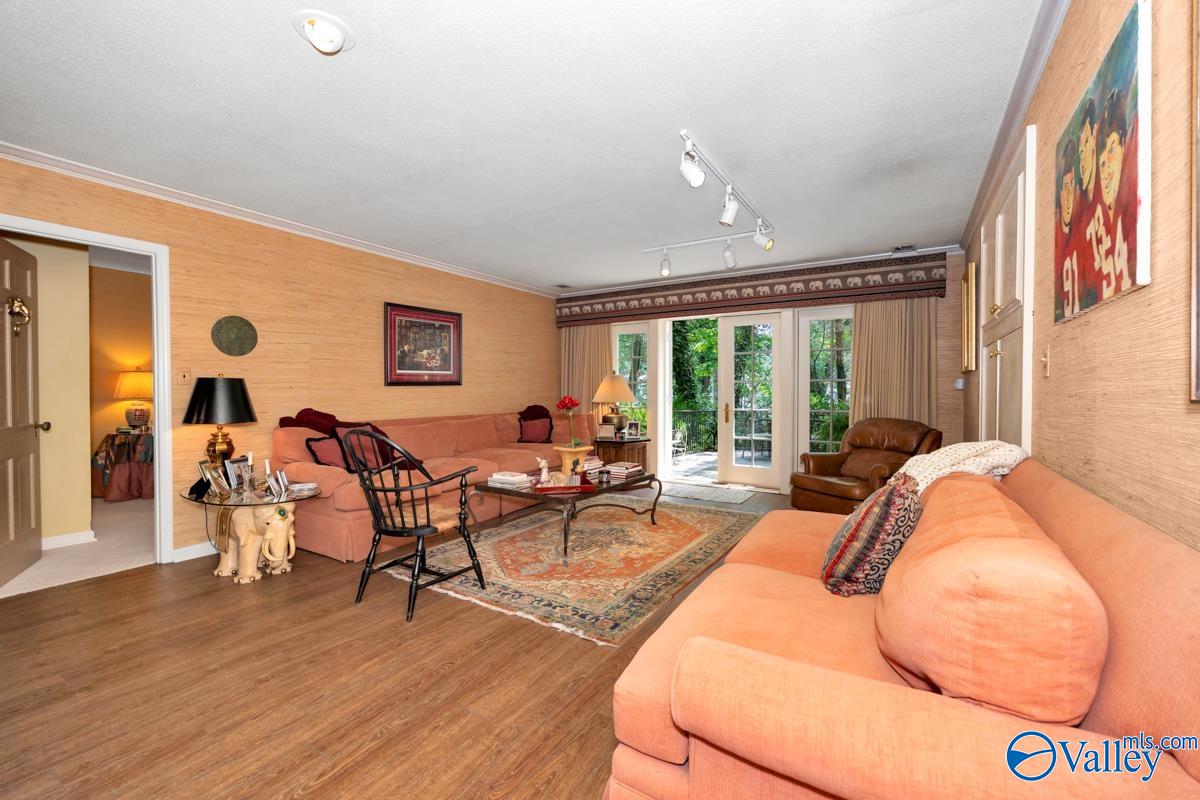 Huntsville, Alabama 35801, United States, 5 Bedrooms Bedrooms, ,4 BathroomsBathrooms,Residential,Active,207706