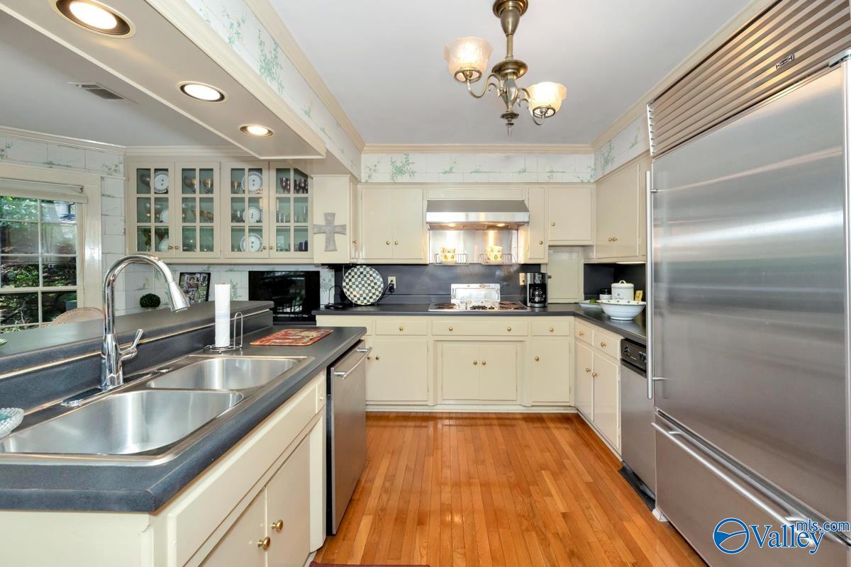 Huntsville, Alabama 35801, United States, 5 Bedrooms Bedrooms, ,4 BathroomsBathrooms,Residential,Active,207706