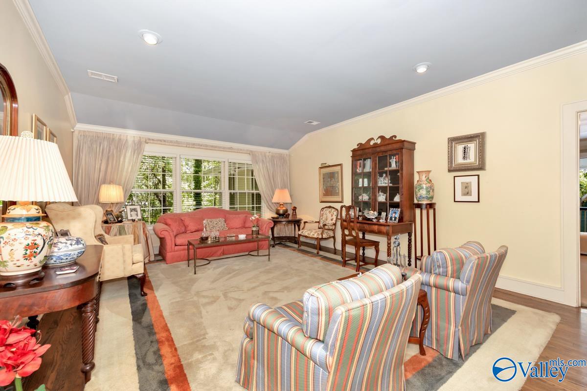 Huntsville, Alabama 35801, United States, 5 Bedrooms Bedrooms, ,4 BathroomsBathrooms,Residential,Active,207706