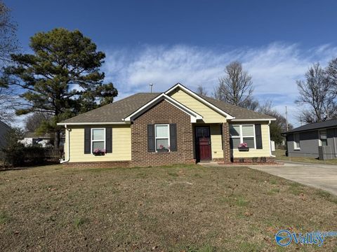 Photo of 207 Victory Lane NE, Huntsville, AL 35811 (MLS # 21905763)