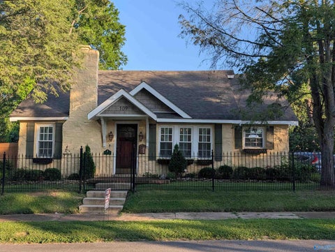 Homes For Sale - 109 W Lelia Street<br/> Florence, AL 35630
