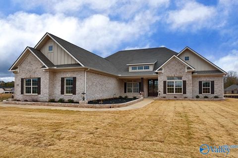 Homes For Sale - 135 Lanwood Drive<br/> Huntsville, AL 35811