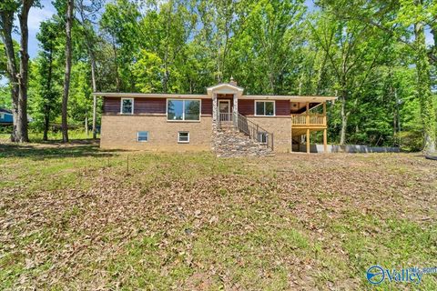 Homes For Sale - 112 N Greenway Drive<br/> Trinity, AL 35673