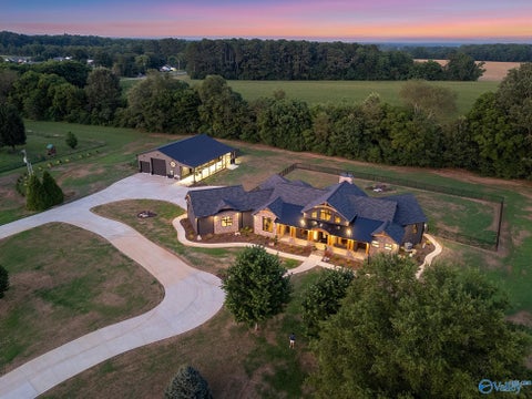 Homes For Sale - 1450 Elkwood Section Road<br/> Hazel Green, AL 35750