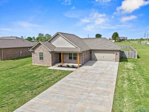 Homes For Sale - 27731 Salem Minor Hill Road<br/> Limestone County, Lester, AL 35647