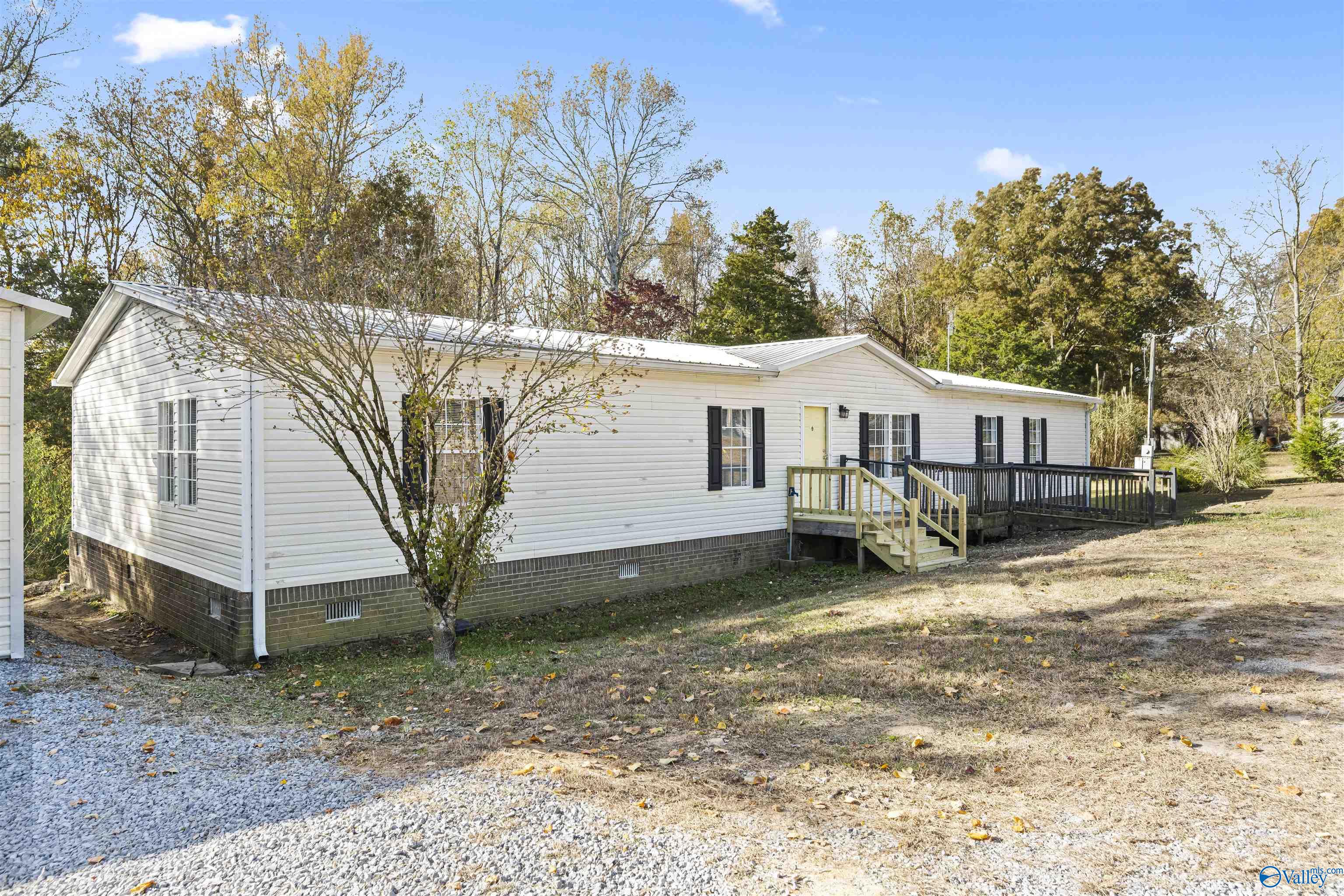 8585 County Road 1082