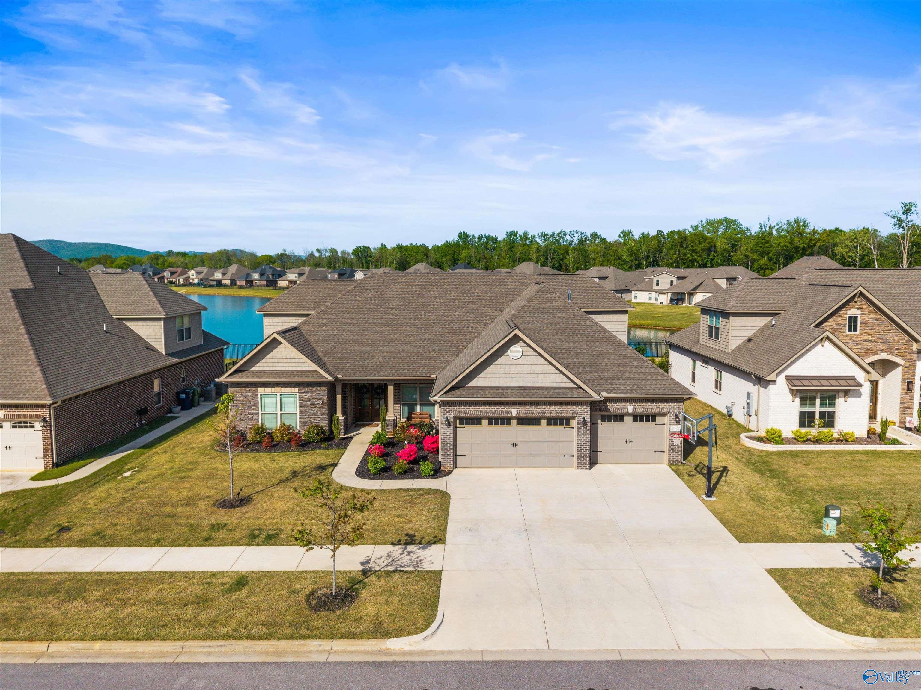 7437 Flint Crossing Circle