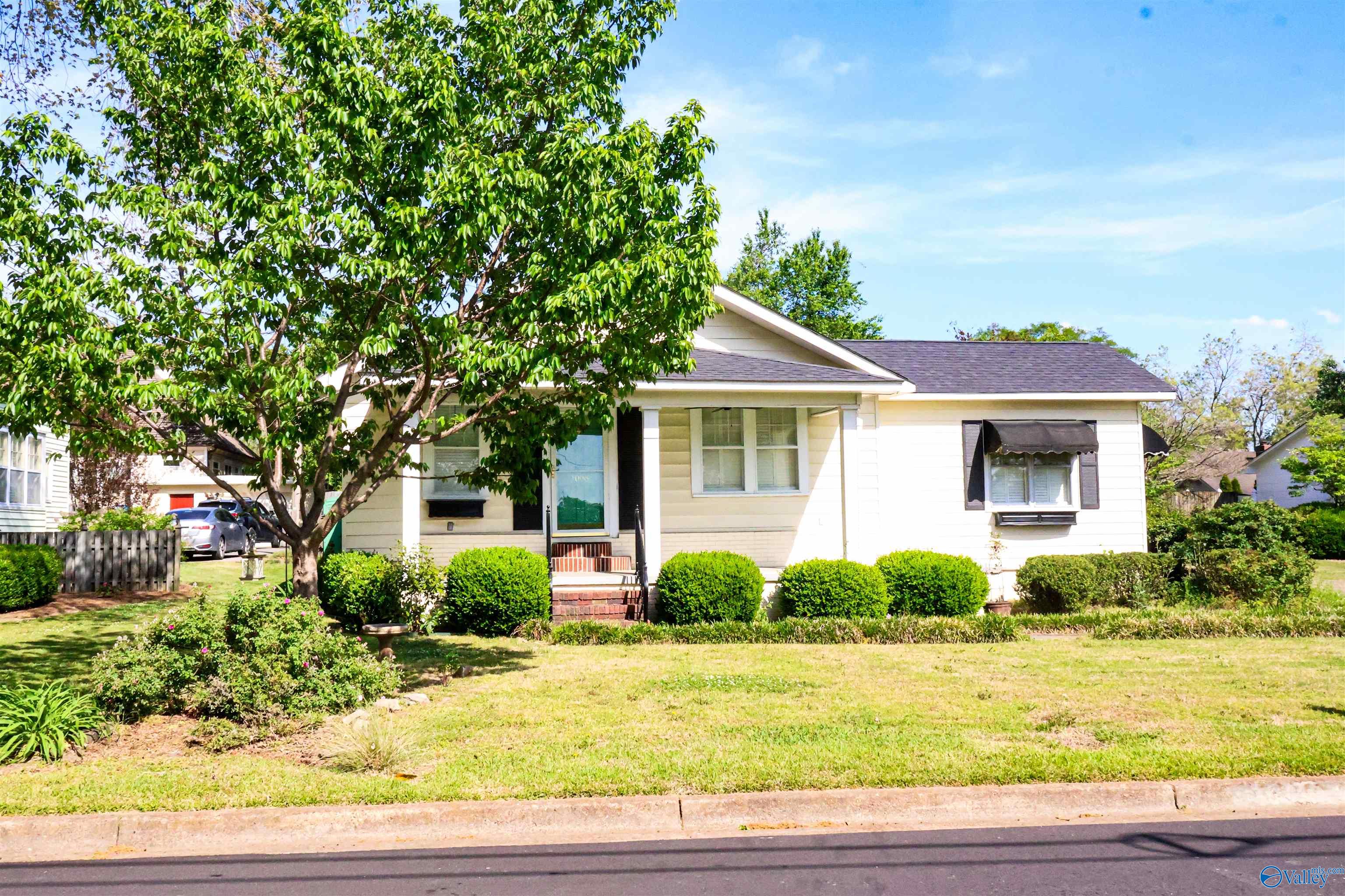 1006 Barkley Street SW