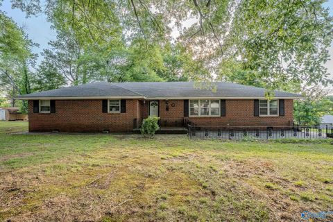 Homes For Sale - 41 Seminary Street<br/> Moulton, AL 35650
