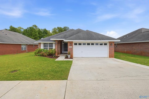 Homes For Sale - 284 Shadow Court<br/> Huntsville, AL 35824