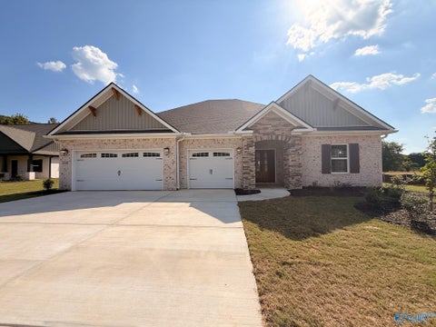 Homes For Sale - 1310 Vouri Circle<br/> Huntsville, AL 35803
