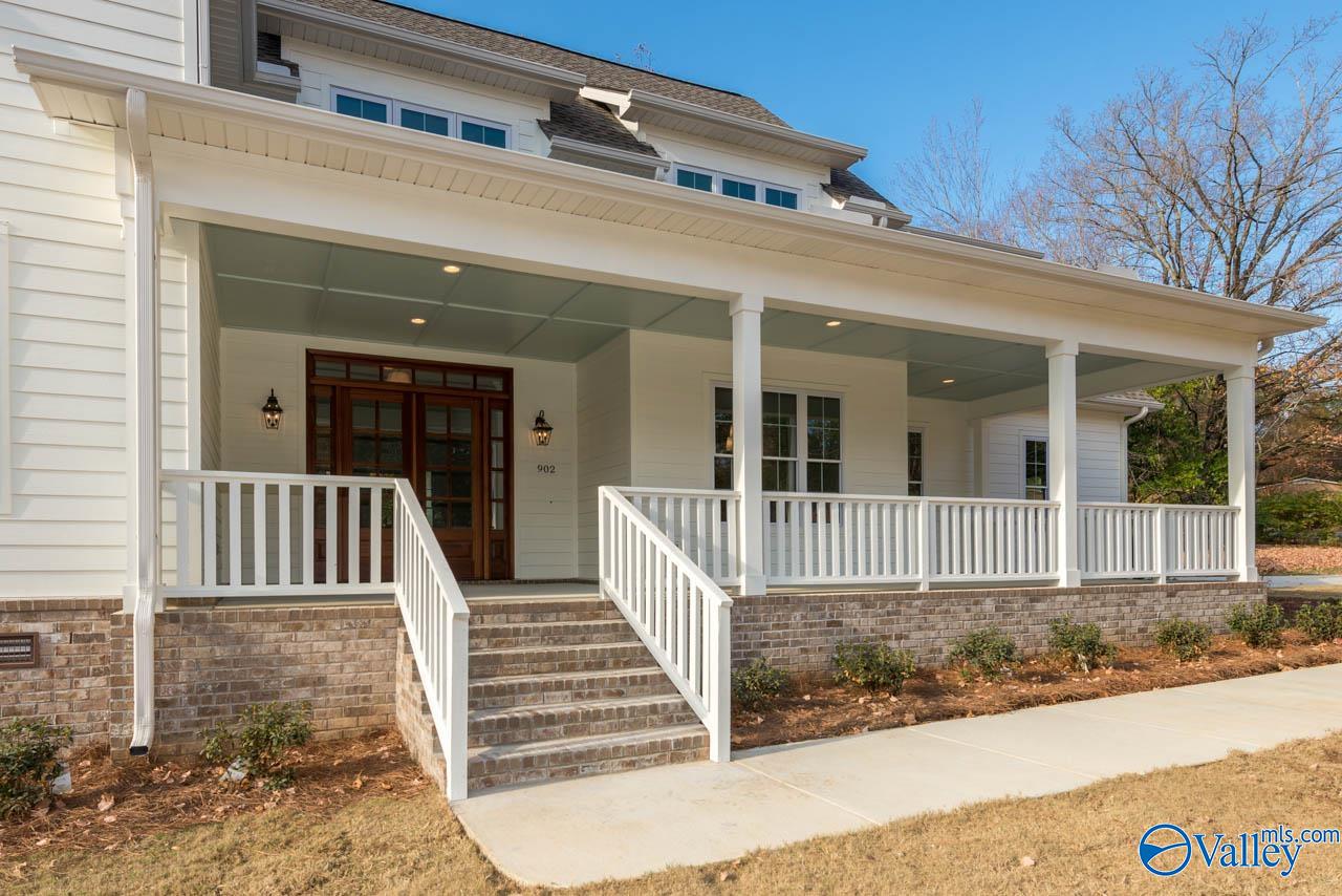 902 Cole Drive SE