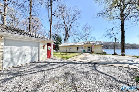Homes For Sale - 17659 Elk Estates Road<br/> Athens, AL 35614