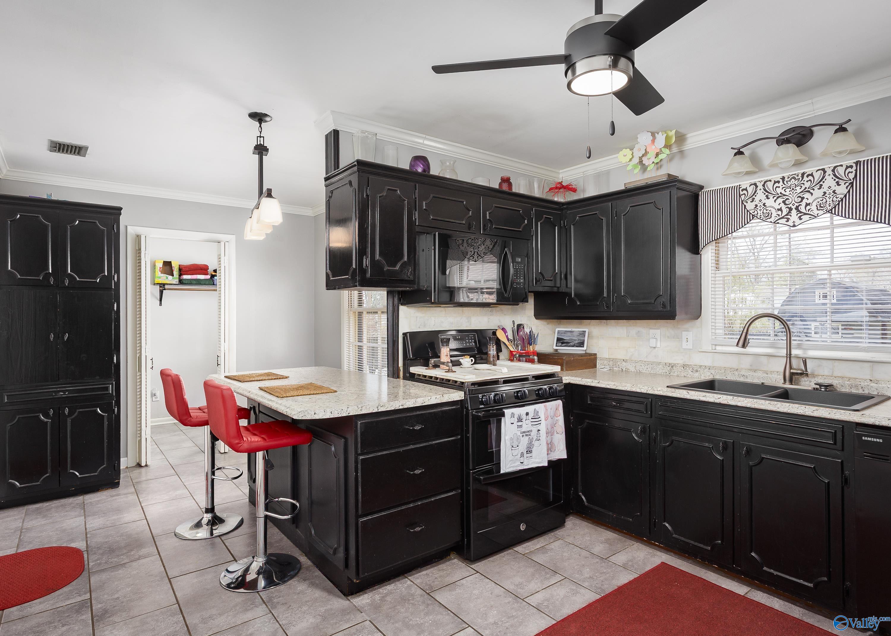 569 Hazelwood Drive, Florence, Alabama image 9