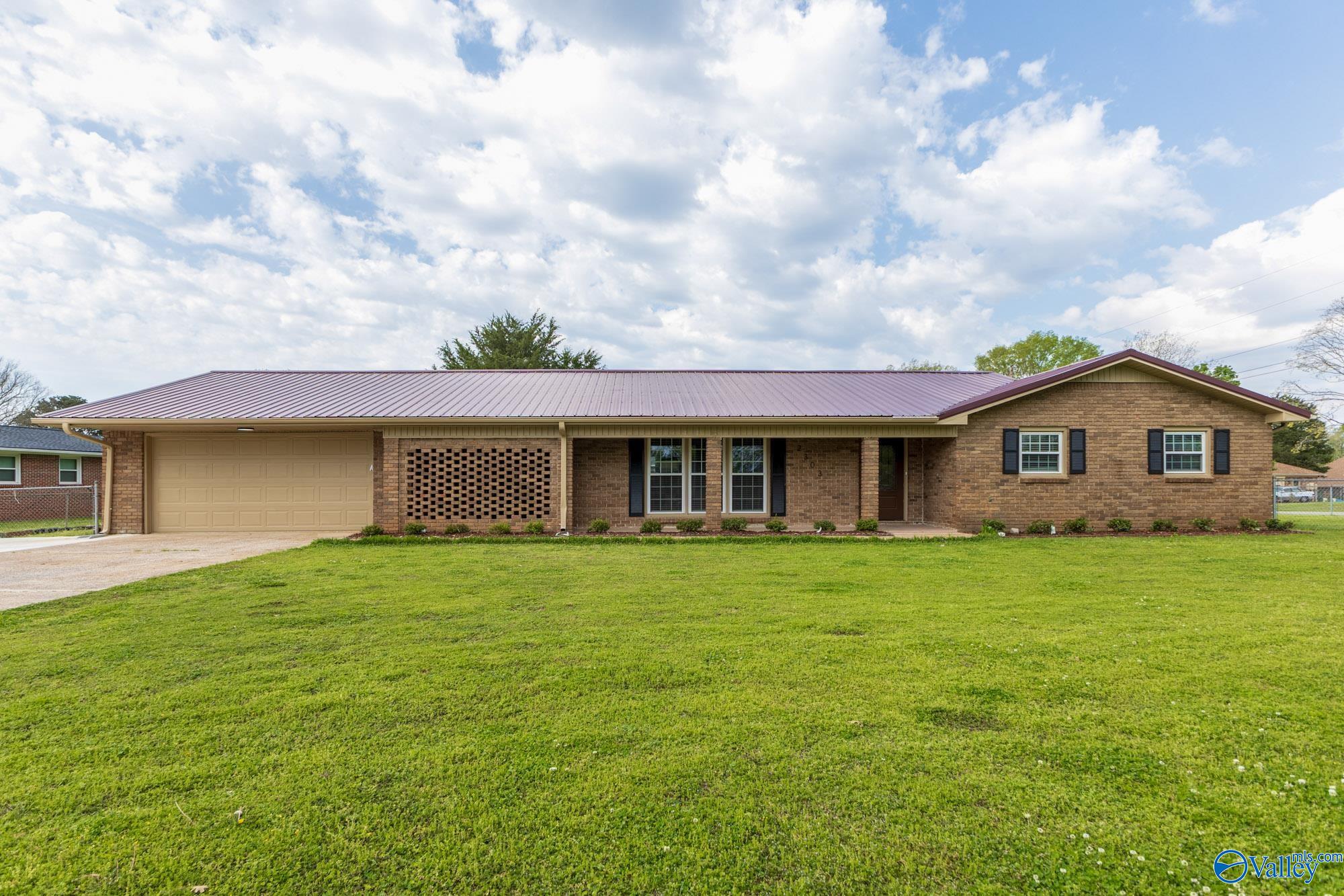 2303 Rothmore Drive, Huntsville, Alabama image 2