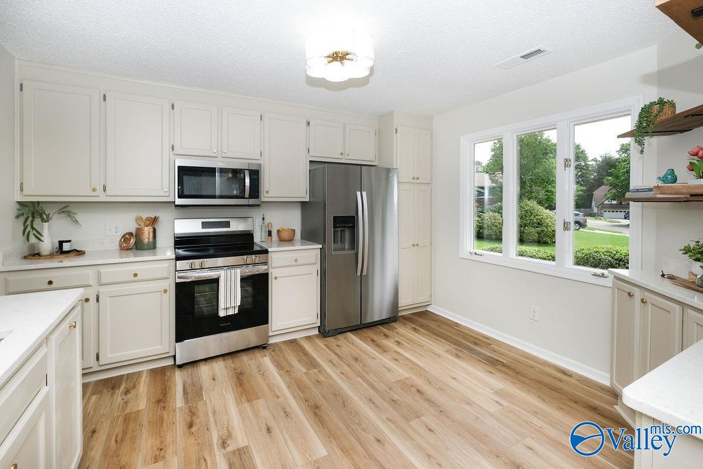 1809 Hollytree Drive, Huntsville, Alabama image 10