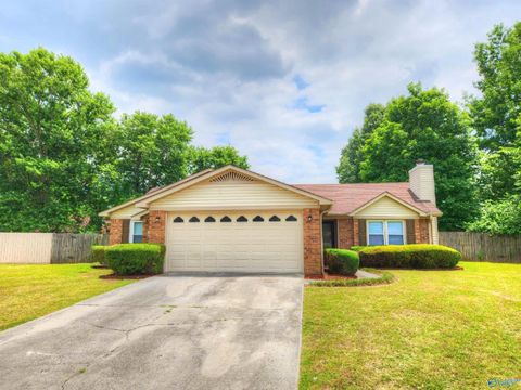 Homes For Rent - 1008 Fieldstone Court<br/> Huntsville, AL 35803