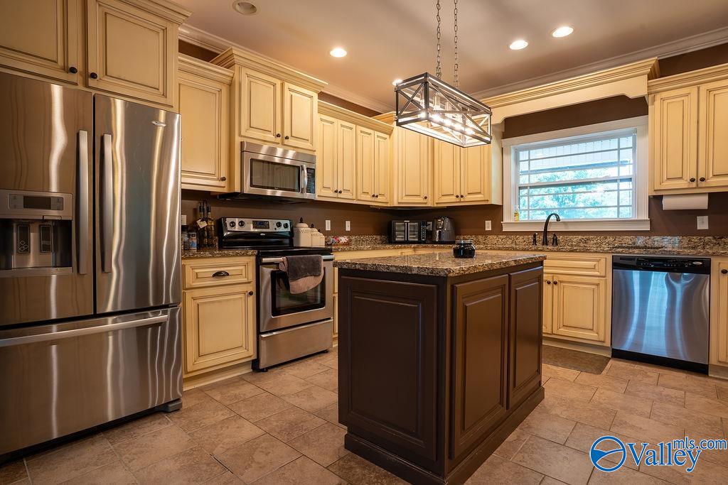 Fort Payne, Alabama 35967, United States, 3 Bedrooms Bedrooms, ,2 BathroomsBathrooms,Residential,Active,170077