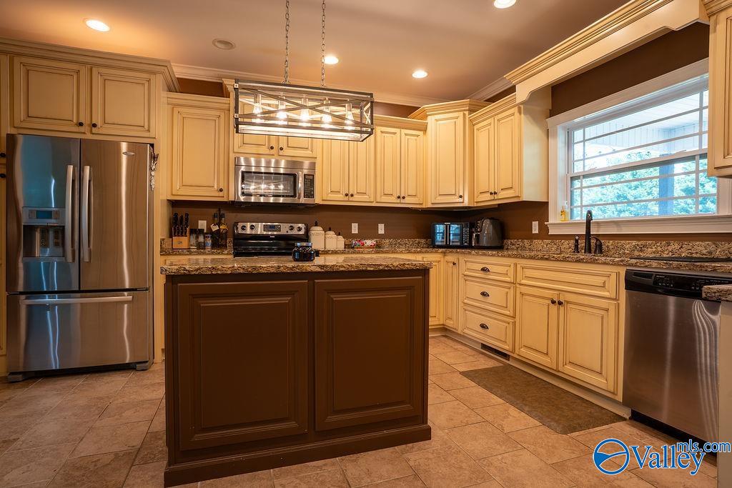 Fort Payne, Alabama 35967, United States, 3 Bedrooms Bedrooms, ,2 BathroomsBathrooms,Residential,Active,170077