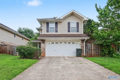 Homes For Sale - 207 Shadow Court<br/> Huntsville, AL 35824