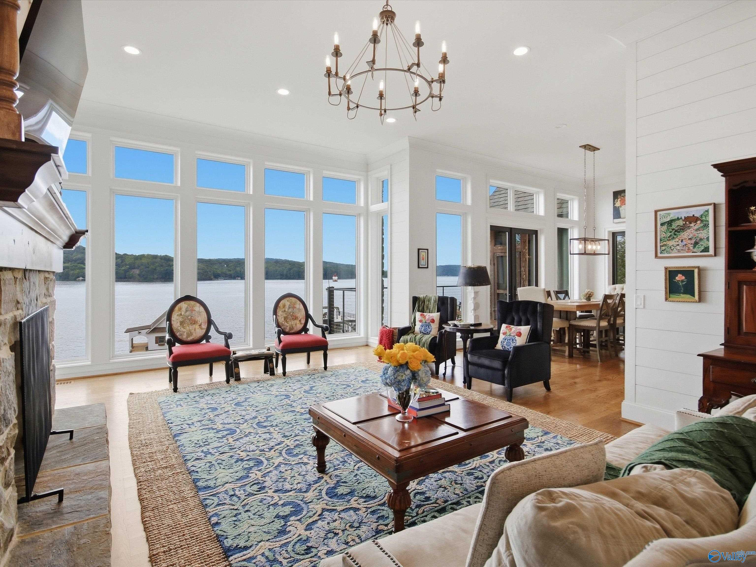 905 Reserve Drive